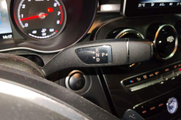 Used Mercedes-Benz C-Class 2015 Revised C 200 L Sport Edition Gear Lever