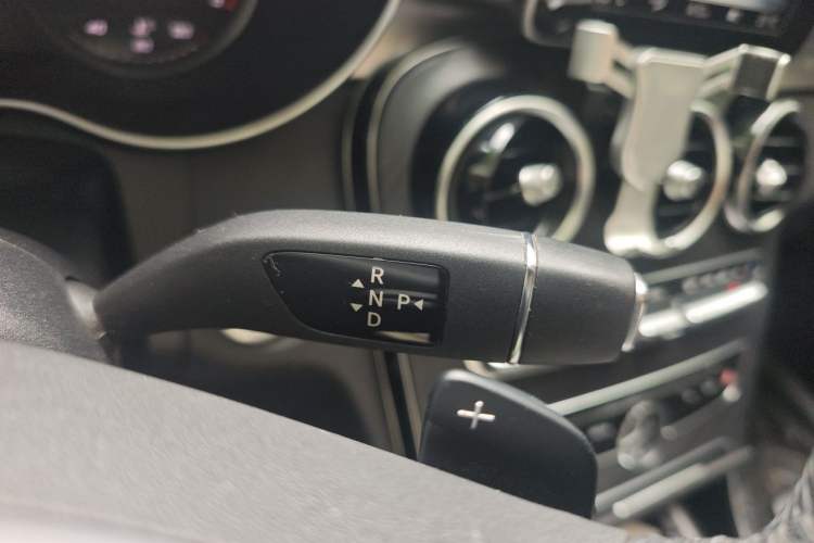 Used Mercedes-Benz C-Class 2015 Revised C 200 L Sport Edition Gear Lever