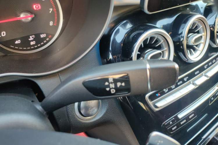 Used Mercedes-Benz C-Class 2015 C 200 Sport Edition 4MATIC Gear Lever