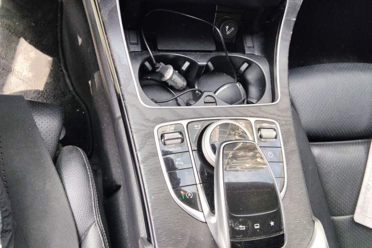 Used Mercedes-Benz C-Class 2015 Revised C 200 L Sport Edition Gear Lever