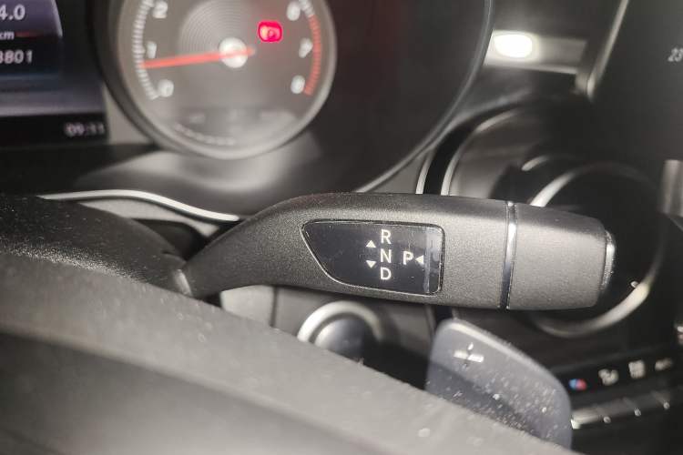 Used Mercedes-Benz C-Class 2015 Revised C 200 L Sport Edition Gear Lever