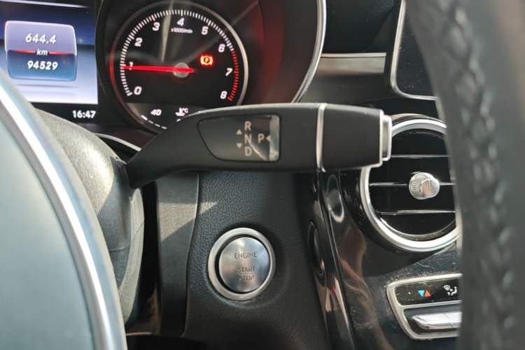 Used Mercedes-Benz C-Class 2015 C 300 Sport Edition Gear Lever