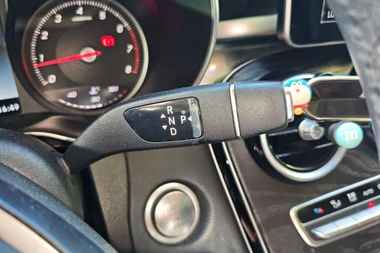 Used Mercedes-Benz C-Class 2015 Revised C 200 L Sport Edition Gear Lever
