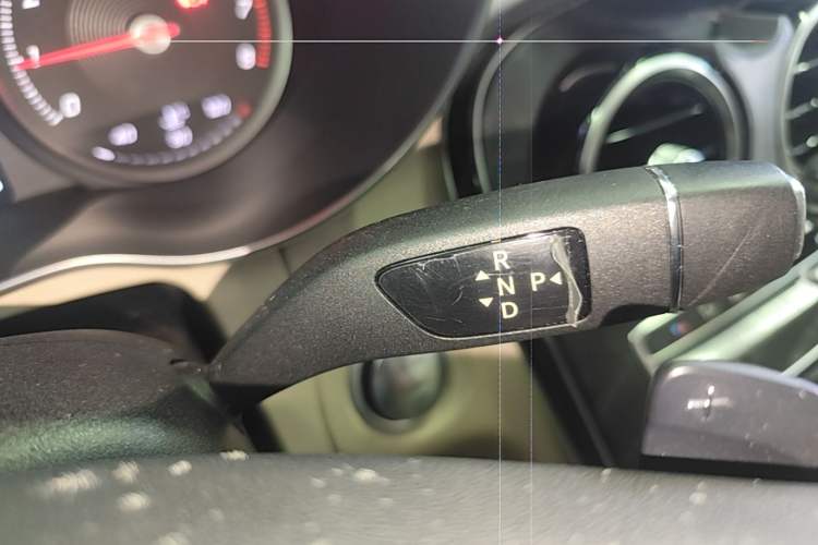 Used Mercedes-Benz C-Class 2015 Revised C 200 L Sport Edition Gear Lever