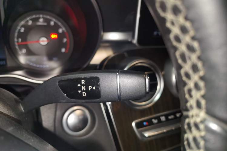 Used Mercedes-Benz C-Class 2015 Revised C 200 L Sport Edition Gear Lever