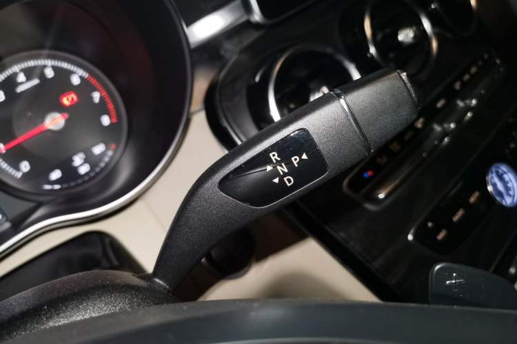 Used Mercedes-Benz C-Class 2015 Revised C 200 L Sport Edition Gear Lever