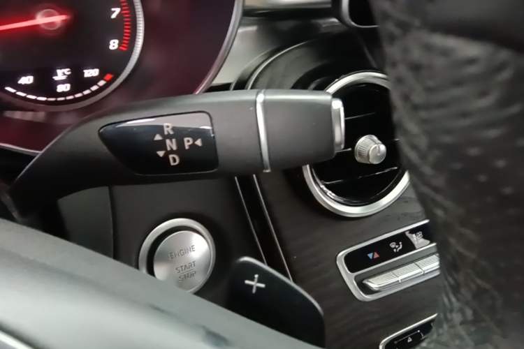 Used Mercedes-Benz C-Class 2015 Restyled C 180 L Sport Edition Gear Lever