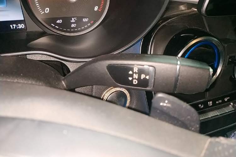 Used Mercedes-Benz C-Class 2015 Revised C 200 L Sport Edition Gear Lever