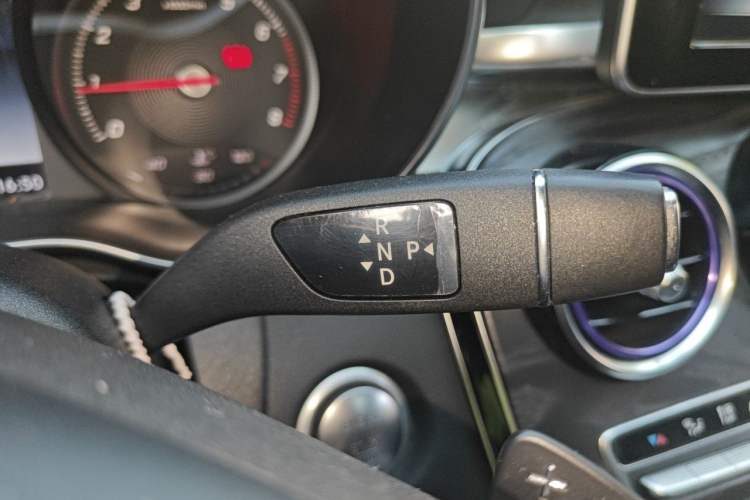 Used Mercedes-Benz C-Class 2015 Revised C 200 L Sport Edition Gear Lever