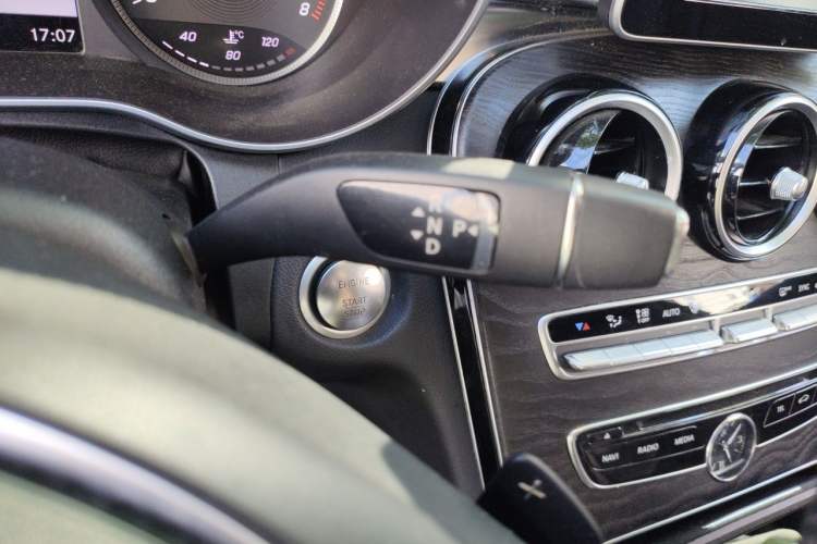 Used Mercedes-Benz C-Class 2015 Revised C 200 L Sport Edition Gear Lever