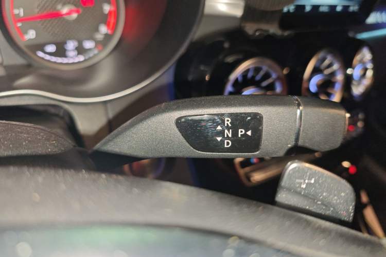 Used Mercedes-Benz C-Class 2015 C 200 Sport Edition Gear Lever