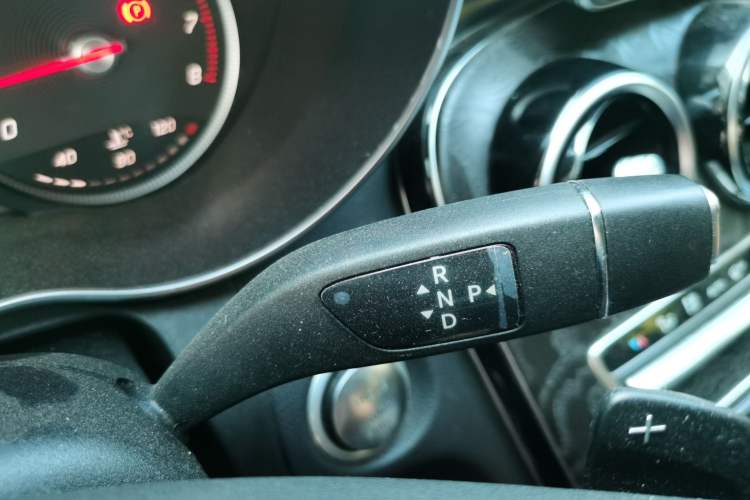 Used Mercedes-Benz C-Class 2015 Restyled C 180 L Sport Edition Gear Lever