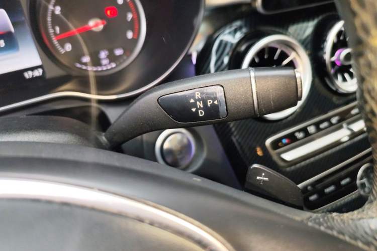 Used Mercedes-Benz C-Class 2015 Revised C 200 L Sport Edition Gear Lever