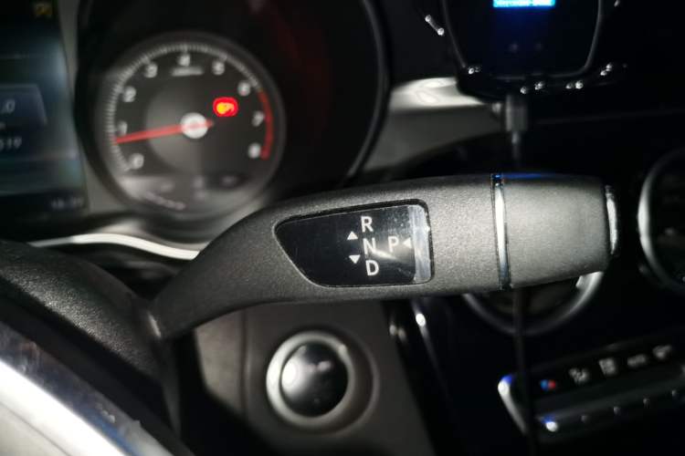 Used Mercedes-Benz C-Class 2015 C 200 Sport Edition 4MATIC Gear Lever