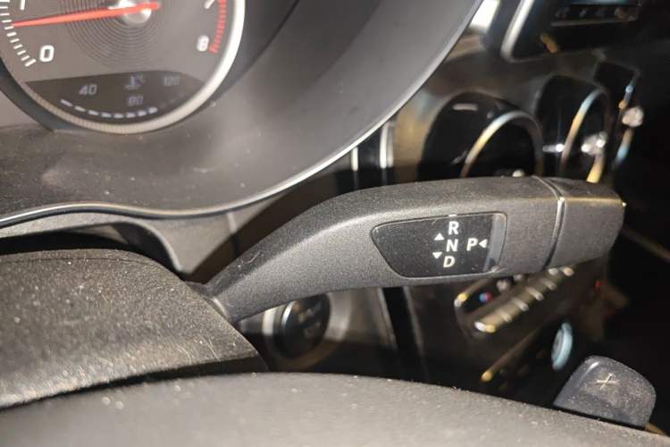 Used Mercedes-Benz C-Class 2015 Revised C 200 L Sport Edition Gear Lever