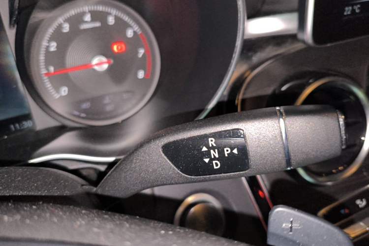 Used Mercedes-Benz C-Class 2015 Revised C 200 L Sport Edition Gear Lever