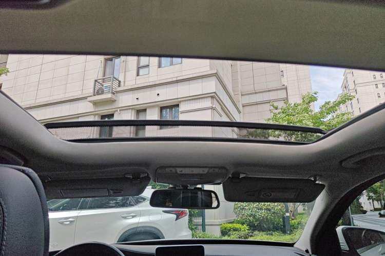 Used Mercedes-Benz C-Class 2015 Facelift C 200 L Headliner