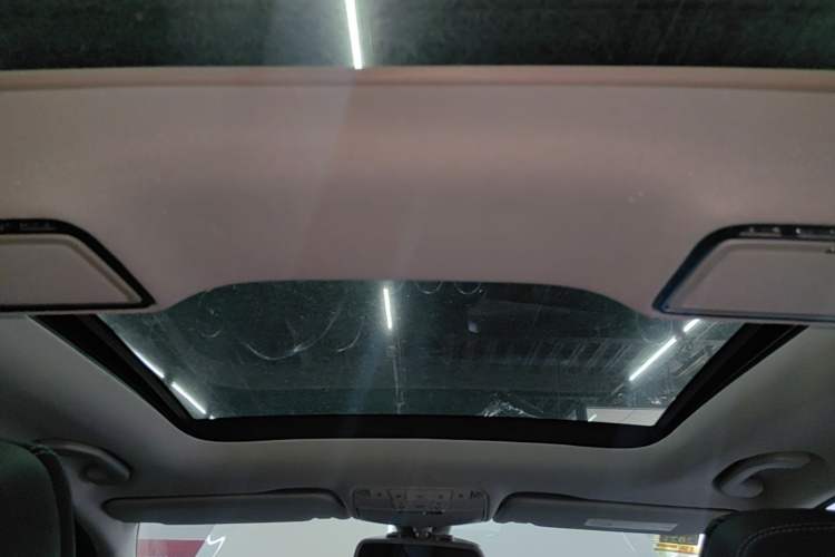 Used Mercedes-Benz C-Class 2015 Facelift C 200 L Headliner