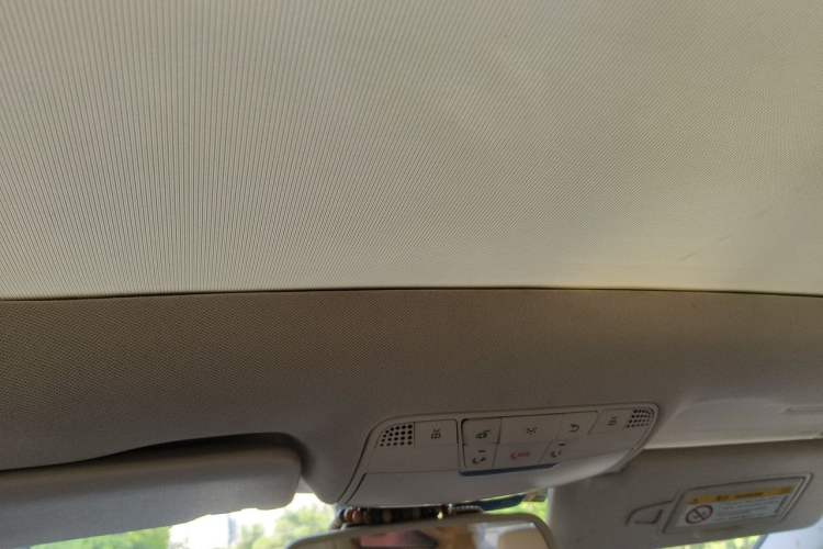 Used Mercedes-Benz C-Class 2015 Facelift C 200 L Headliner