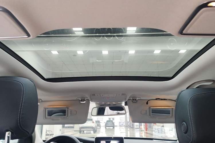 Used Mercedes-Benz C-Class 2015 C 260 L Headliner