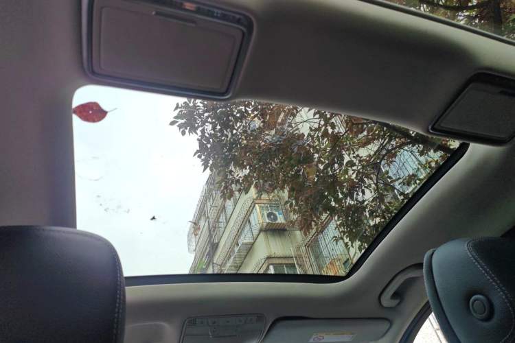 Used Mercedes-Benz C-Class 2015 Facelift C 200 L Headliner