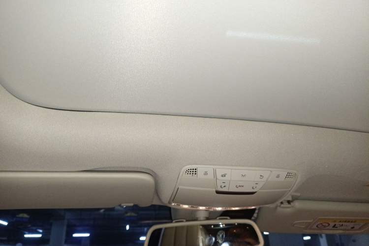 Used Mercedes-Benz C-Class 2015 C 200 L Sport Edition Headliner