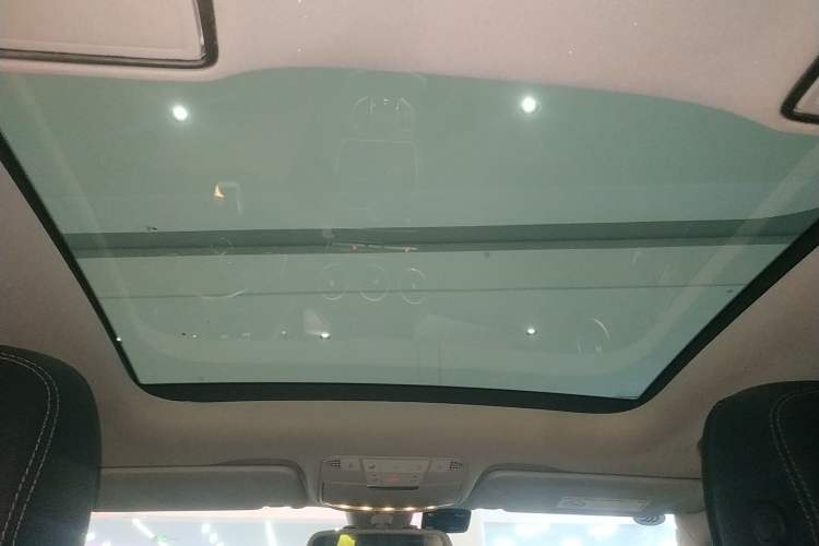 Used Mercedes-Benz C-Class 2015 C 200 L Sport Edition Headliner