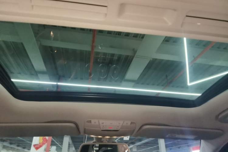 Used Mercedes-Benz C-Class 2015 C 180 L Sport Edition Headliner