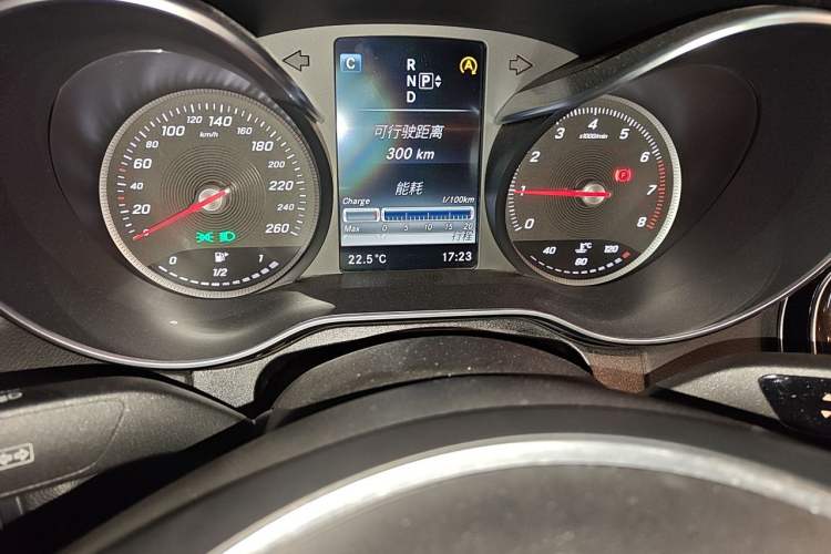 Used Mercedes-Benz C-Class 2015 C 200 L Instrument Cluster