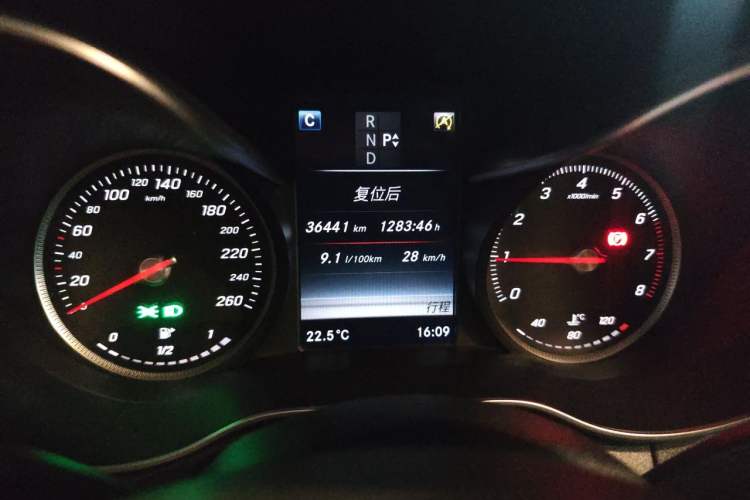 Used Mercedes-Benz C-Class 2015 Facelift C 200 L Instrument Cluster