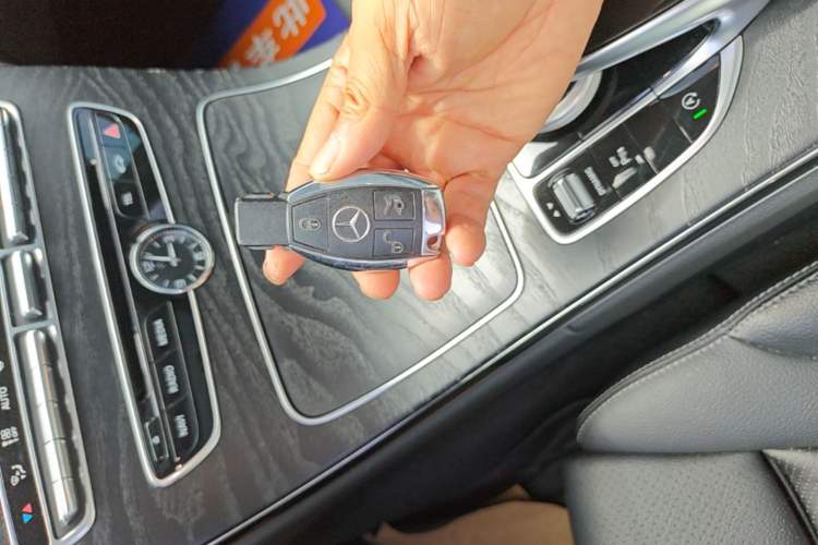 Used Mercedes-Benz C-Class 2015 C 200 station wagon Interior 1