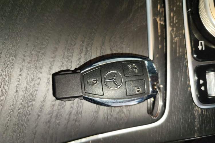 Used Mercedes-Benz C-Class 2015 C 200 station wagon Interior 1