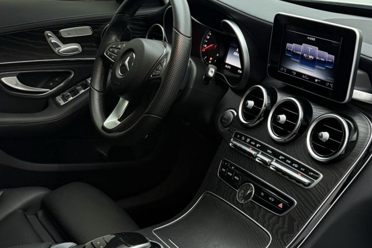 Used Mercedes-Benz C-Class 2015 C 200 L Sport Edition Interior 1