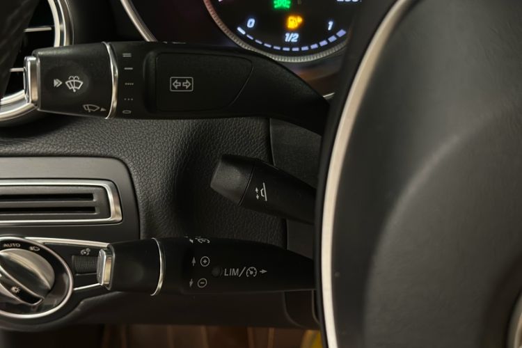 Used Mercedes-Benz C-Class 2015 C 200 L 4MATIC Interior 1