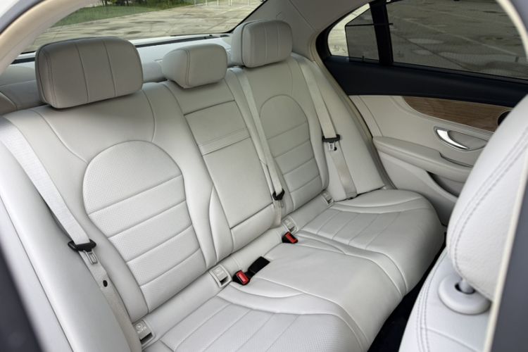 Used Mercedes-Benz C-Class 2015 C 200 L Interior 1