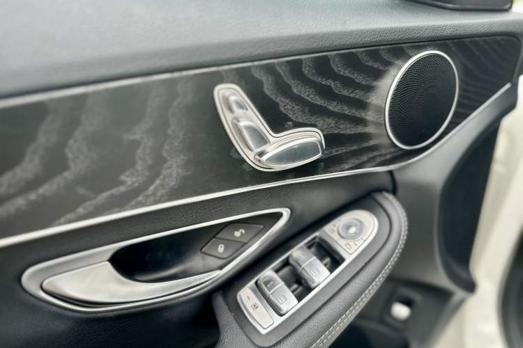 Used Mercedes-Benz C-Class 2015 C 200 station wagon Interior 1