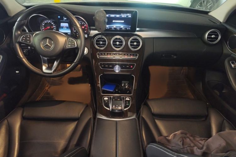 Used Mercedes-Benz C-Class 2015 C 180 L Interior 1
