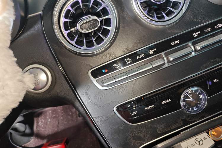 Used Mercedes-Benz C-Class 2015 C 200 station wagon Interior 1