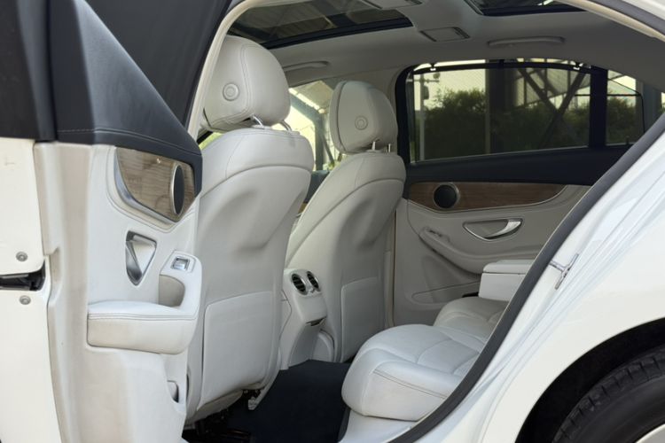 Used Mercedes-Benz C-Class 2015 C 200 L Interior 10