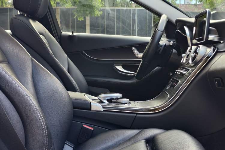 Used Mercedes-Benz C-Class 2015 C 200 station wagon Interior 11