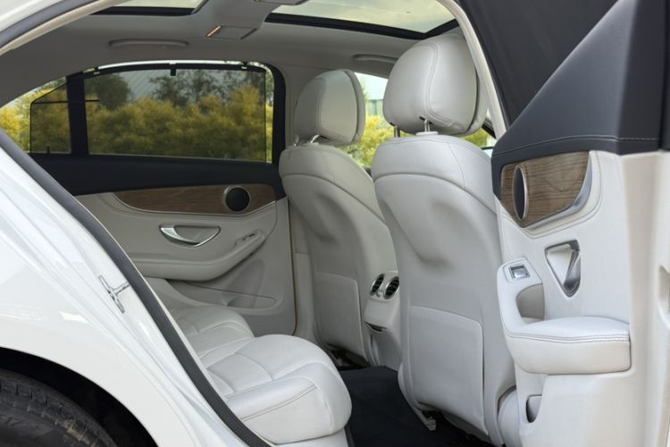 Used Mercedes-Benz C-Class 2015 C 200 L Interior 11