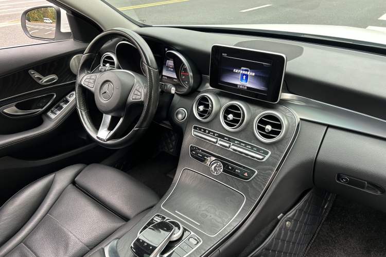 Used Mercedes-Benz C-Class 2015 C 200 station wagon Interior 12