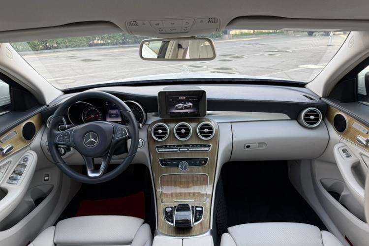 Used Mercedes-Benz C-Class 2015 C 200 L Interior 13