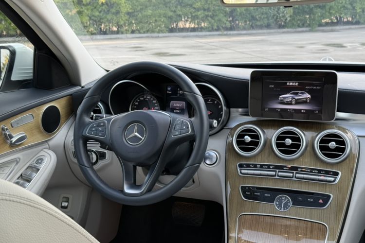 Used Mercedes-Benz C-Class 2015 C 200 L Interior 14