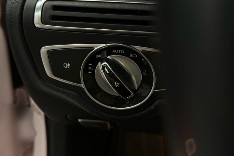 Used Mercedes-Benz C-Class 2015 C 200 L 4MATIC Interior 15