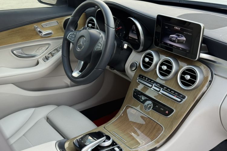 Used Mercedes-Benz C-Class 2015 C 200 L Interior 15