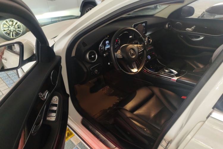 Used Mercedes-Benz C-Class 2015 C 180 L Interior 2