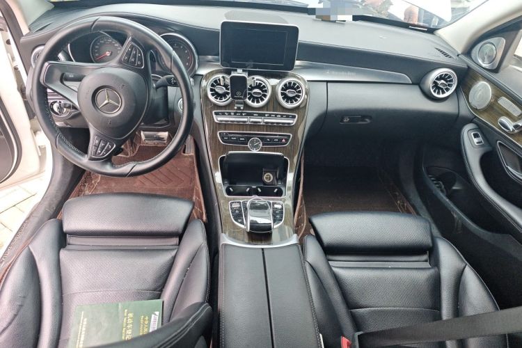 Used Mercedes-Benz C-Class 2015 C 200 L Interior 2