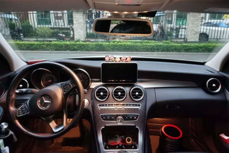 Used Mercedes-Benz C-Class 2015 C 200 L Sport Edition Interior 2