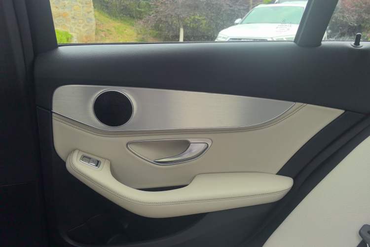 Used Mercedes-Benz C-Class 2015 C 200 Sport Edition 4MATIC Interior 2